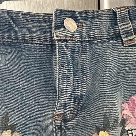 Guess girls 100% cotton Denim Jeans Shorts floral print design size 8 - Picture 2 of 12